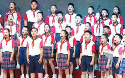 6月11日，宜都开展中小学班级合唱比赛