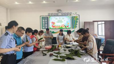 【网络中国节·端午】巧手包香粽 欢乐过端午