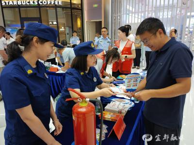 消防宣传进商圈，共筑安全“防火墙”