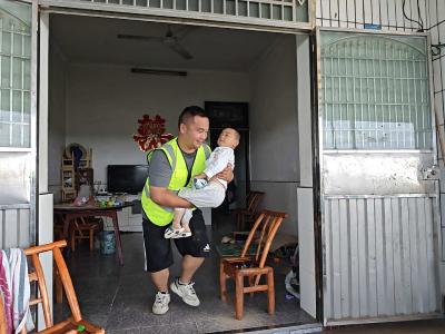 模拟山洪险情！湾市村上演群众转移“速度与温情”