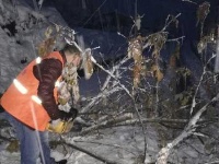 大雪致建始干线公路受损，车辆请观察通行