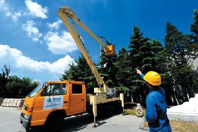 建始扶贫搬迁产业园征地专班冒酷暑奋战一线