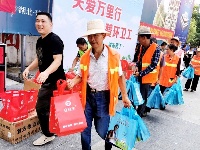酷热难当 爱心企送清凉