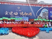 酷热难当 爱心企送清凉