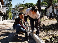 河坪村，扶贫公路修到家门口