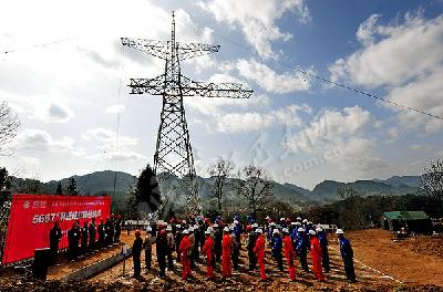 酒湖±800千伏特高压湖北段进入组塔阶段