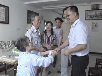 向宁看望慰问困难党员