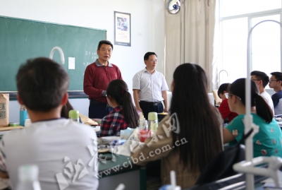 单艳平寄语高考学生：在轻松自信中走进考场！