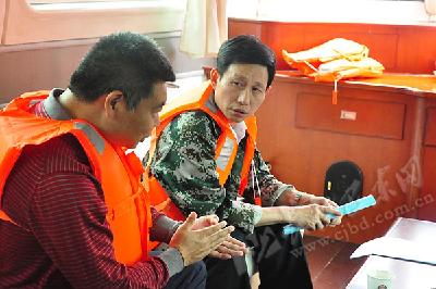 州委副书记柯东海进村入户为贫困户“加油”(图)