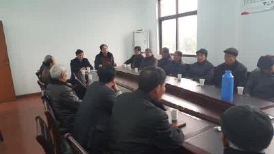 野三关镇退休党员干部齐聚一堂话发展