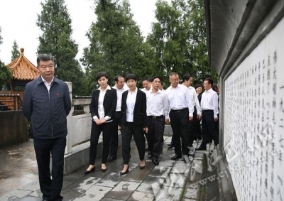 巴东举行烈士公祭活动　深情缅怀革命先烈（图）