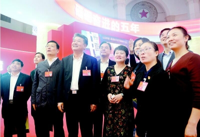 湖北代表团参观