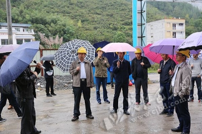 走一线听心声 州政协调研巴东易迁工作