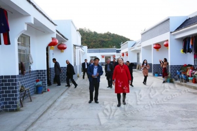 感受新变化　州人大机关老干部考察巴东城乡建设