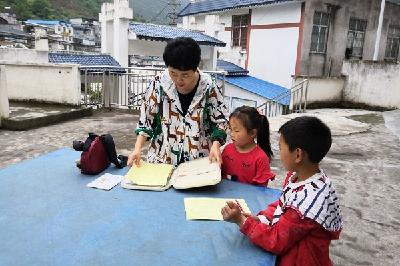 【寻找最美教师】情牵巴山别西湖 ——记杭州市下城区扶贫支教巴东教师朱晓岚