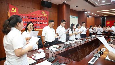 强思想提能力 巴东县政务局首期青年读书班开班