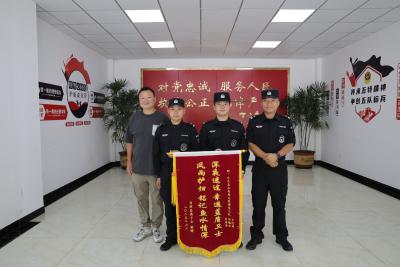八旬老人遛弯迷路　民警温暖守护获点赞