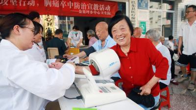 金果坪乡3092人家门口享健康体检