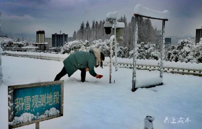 咸丰县城积雪深度达17厘米，突破历史极值