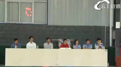 县委书记刘智勇观看警体运动会篮球比赛