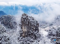 航拍雪后恩施大峡谷 雪润峡谷如水墨