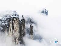 航拍雪后恩施大峡谷 雪润峡谷如水墨