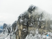 航拍雪后恩施大峡谷 雪润峡谷如水墨