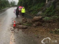 县公路局：雨中抢险保畅通