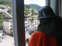 县消防大队开展高层建筑火灾扑救联合演练