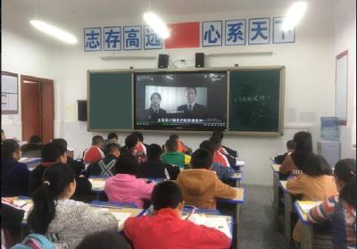 高罗小学：师生集中观看电影《特别追踪》