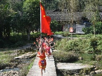 宣恩高罗中心小学快闪苗语版《我和我的祖国》祝福祖国70岁生日