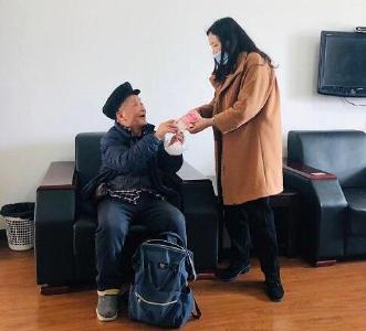 感动！92岁退休教师为疫情捐款8000元