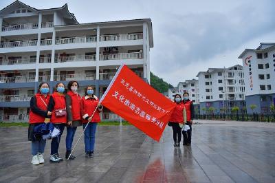 ​“文化礼包”送进安置小区