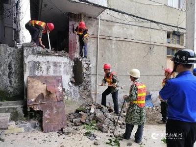 ​强力拆违 助力项目建设