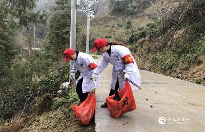 ​红马甲扮靓侗乡山寨