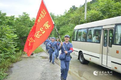 ​党员干部重走红军路 追忆红色足迹