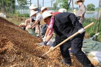 鄂州中院干警假日奔赴抗洪抢险第一线