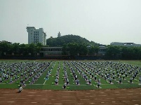 千人瑜伽  共享快乐