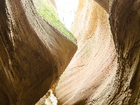 陕北甘泉：黄土地下的丹霞地貌峡谷群