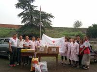 鄂州市西山街道西山社区红十字心泉志愿服务队到鄂州市阳光福利院开展关爱老人活动