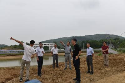 市财政局局长张波涛深入结对帮扶贫困村调研精准扶贫工作 