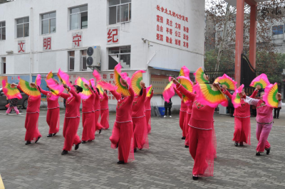 共圆中国梦 欢乐进校园