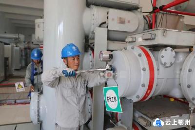 变电站设备“动手术” 为鄂州花湖机场提供可靠电源支撑
