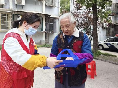 普法宣传进社区 惠民服务零距离