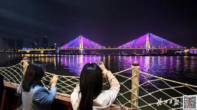 今晚的武汉，震撼！还有更多人在赶来的路上