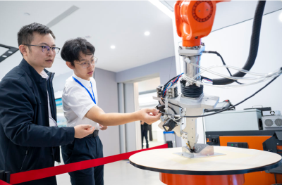 经济参考报｜向新而行才智涌流 科创推动蓄势赋能 ——湖北“尖刀”工程培育新质生产力观察