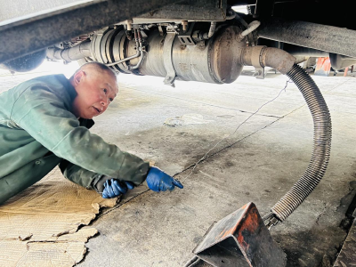 党员争先建新功｜徐正刚：以轰鸣为伴用匠心筑牢车检安全防线