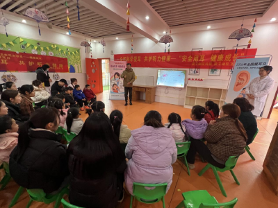 梁子湖区：关爱“一老一小”听力健康