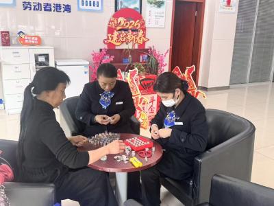 建行鄂州城东支行： “硬币清点”彰显金融温度