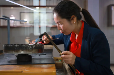 0.3毫米的极致 | 一个女工与大国的匠心——记全国五一劳动奖章获得者李静